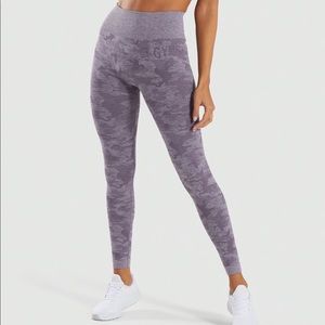 Gymshark Camo leggings in lavender grey. XS.